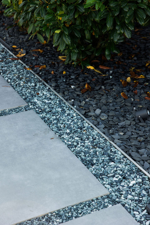 Marmură Rotunjită Verde Alpi: Eleganță Naturală în Amenajările Decorative cu Plante